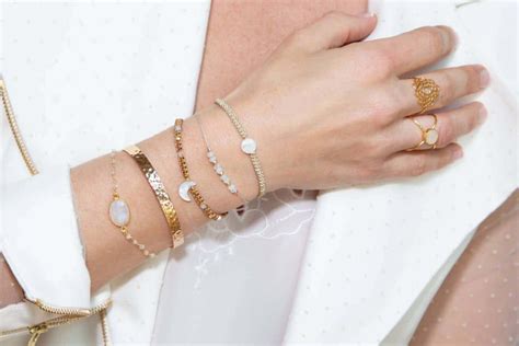 comment porter plusieurs bracelets versace|Comment porter vos bracelets : nos cinq conseils .